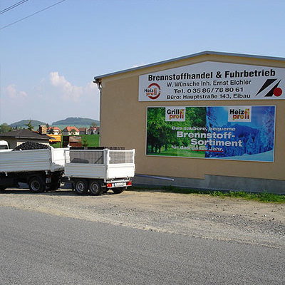 Multicar beladen vor der Lagerhalle in Eibau